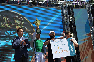Работник ПНХЗ завоевал кубок республиканского турнира по скачкам «ERTIS-BAYAN CUP»