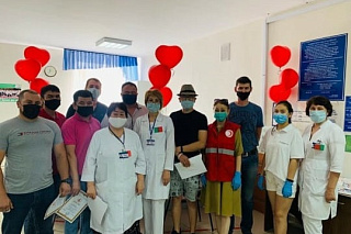 ПМХЗ-ның тәжірибелі донор жұмыскерлері алғыс хаттармен марапатталды.