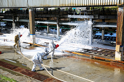 На ПНХЗ отработали тушение пожара на железнодорожной эстакаде 