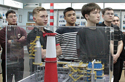 ПНХЗ организовал на своей территории экскурсию для учащихся вуза 