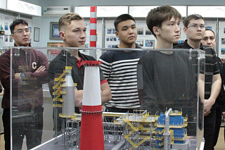 ПНХЗ организовал на своей территории экскурсию для учащихся вуза 