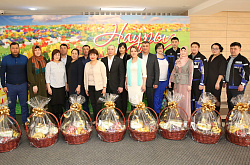 Павлодарский нефтехимический завод вручил подарки многодетным семьям своих сотрудников к Наурызу