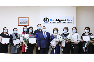 Работницам ПНХЗ вручили награды к 8 Марта
