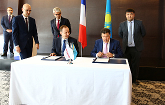 Церемония подписания договора между ТОО "ПНХЗ" и компанией Air Liquide. 21 июня 2017 года