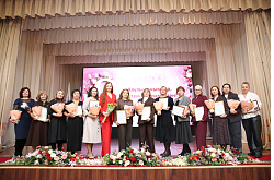 Прекрасную половину ПНХЗ поздравили с Международным женским днем