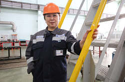 Кран тізгіндеген қайсар әйел