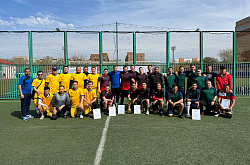 Мини-футбол ойындарының финалы: мұнай өңдеушілер тартысты ойын көрсетті