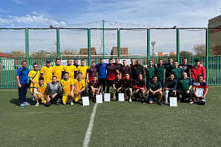 Мини-футбол ойындарының финалы: мұнай өңдеушілер тартысты ойын көрсетті